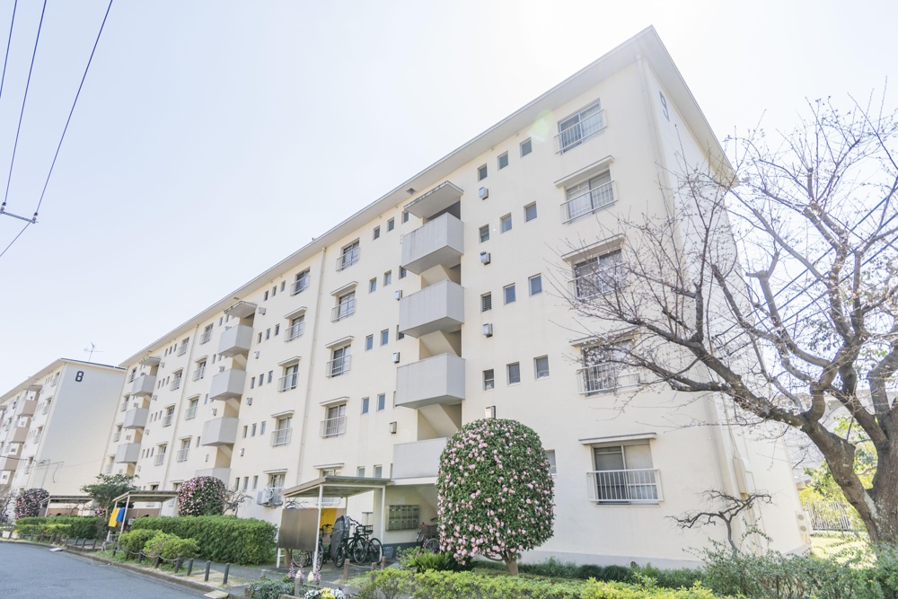 Vintage 3-Bedroom Condo Near Station in Asahicho 0