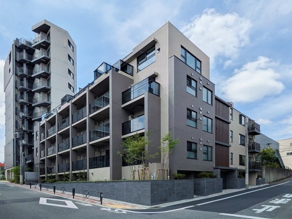 Brand New 2-Bedroom Condo in Otsuka 0