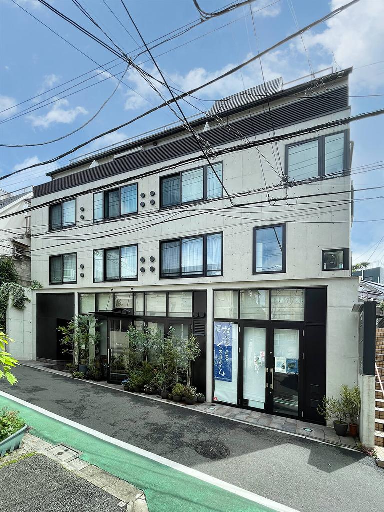 Modern 1-Bedroom Property Near Station in Kohinata 0