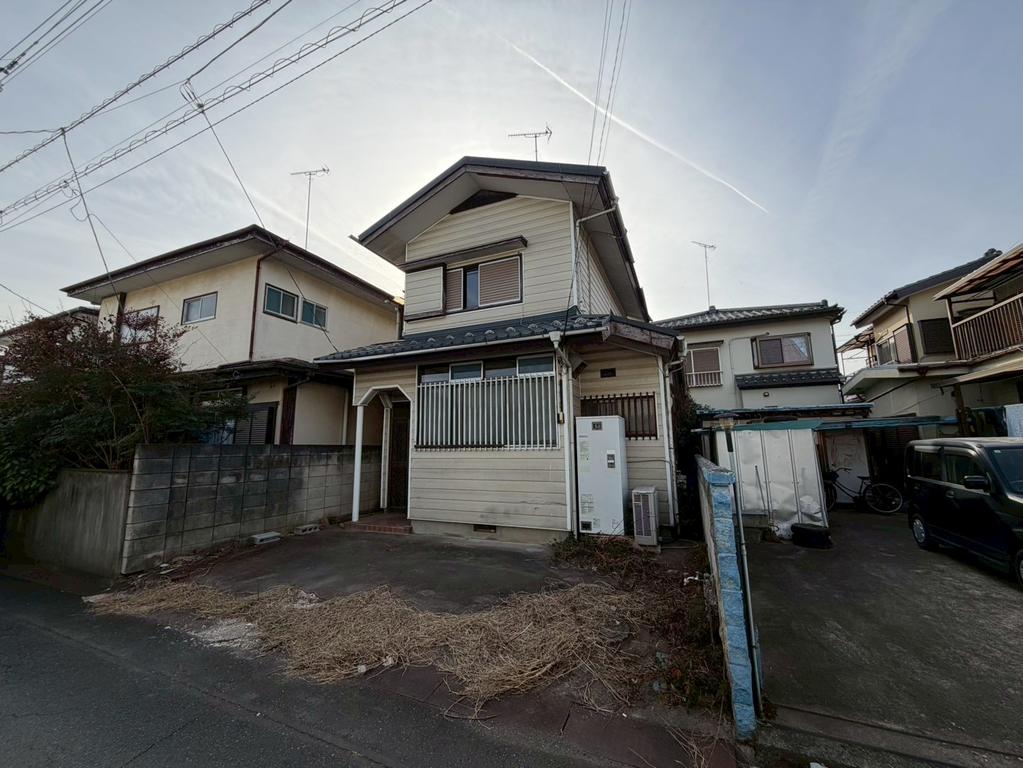 Charming 4-Bedroom House in Takahagihigashi 0