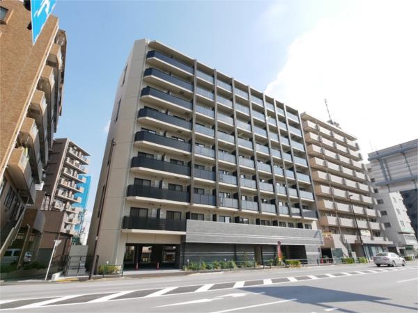 Modern 1-Bedroom Condo in Higashimukojima 0