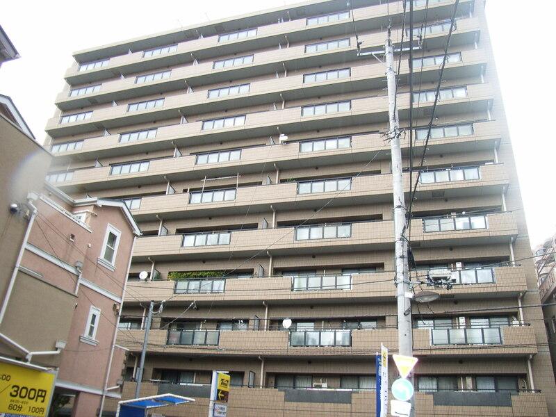 3-Bedroom Condo in Honkomagome 0