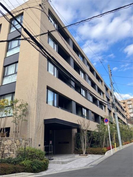 Modern 2-Bedroom Condo in Sengoku 0
