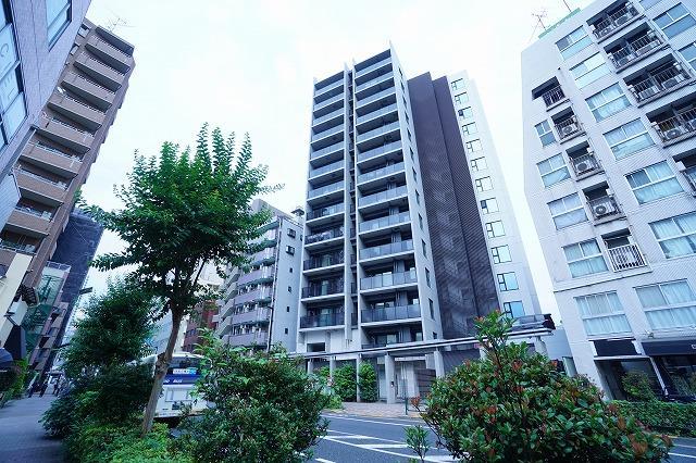 Modern 2-Bedroom Condo Near Station in Hommachi 0