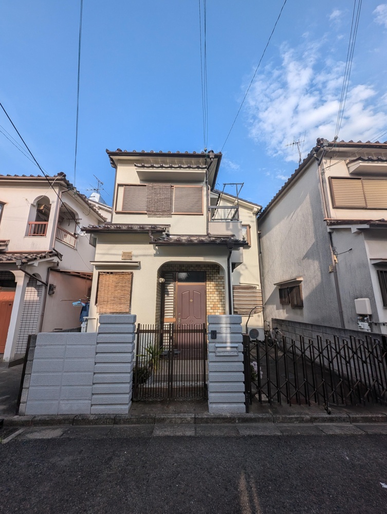 Well-Kept 4-Bedroom House in Oguro 0