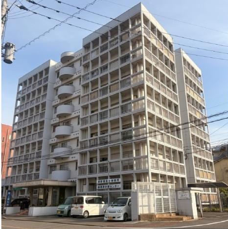 Charming 3-Bedroom Condo Near Station in Takanosu 0