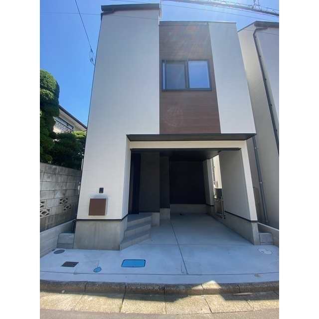 Modern 3-Bedroom House in Ryoke 0