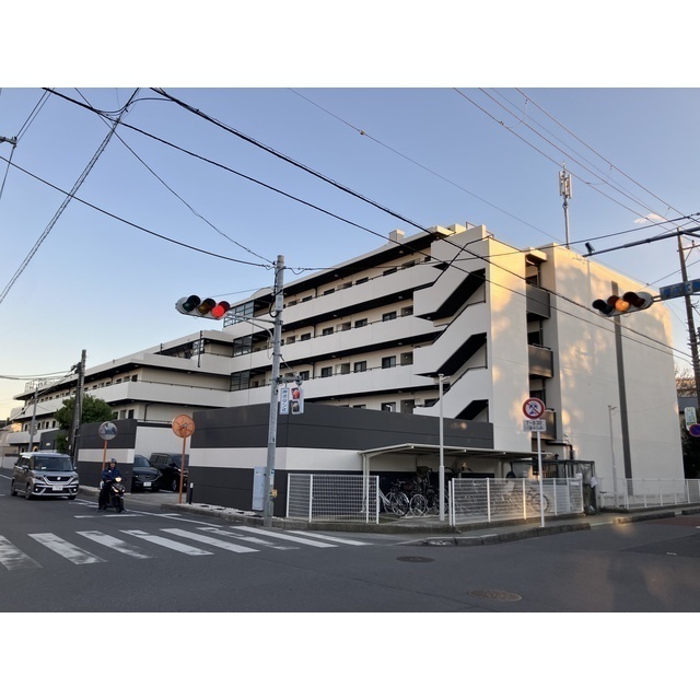 Classic 3-Bedroom Condo in Natsumicho 0