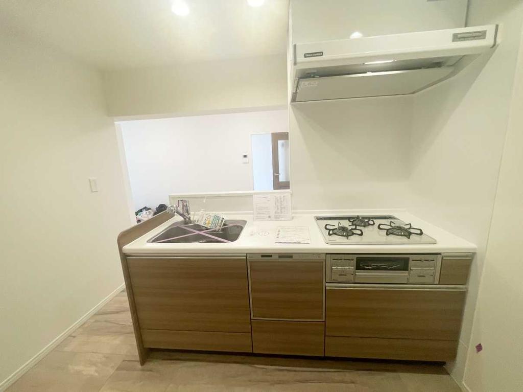 Classic 2-Bedroom Condo in Maenocho 0