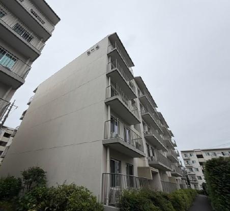 Vintage 3-Bedroom Condo in Araisono 0