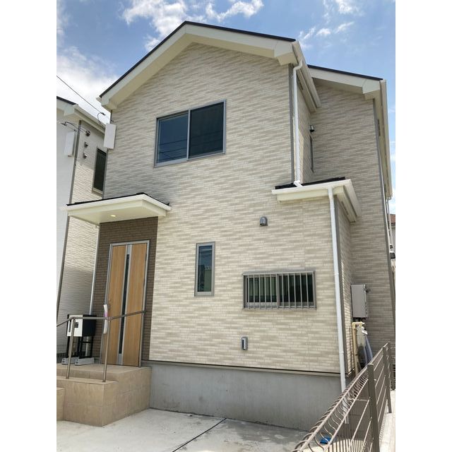 Modern 4-Bedroom House in Narashinodai 0