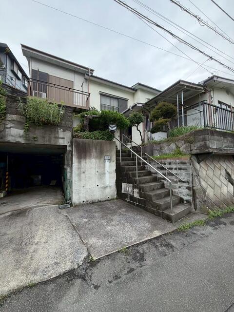 Well-Kept 7-Bedroom House in Nobi 0