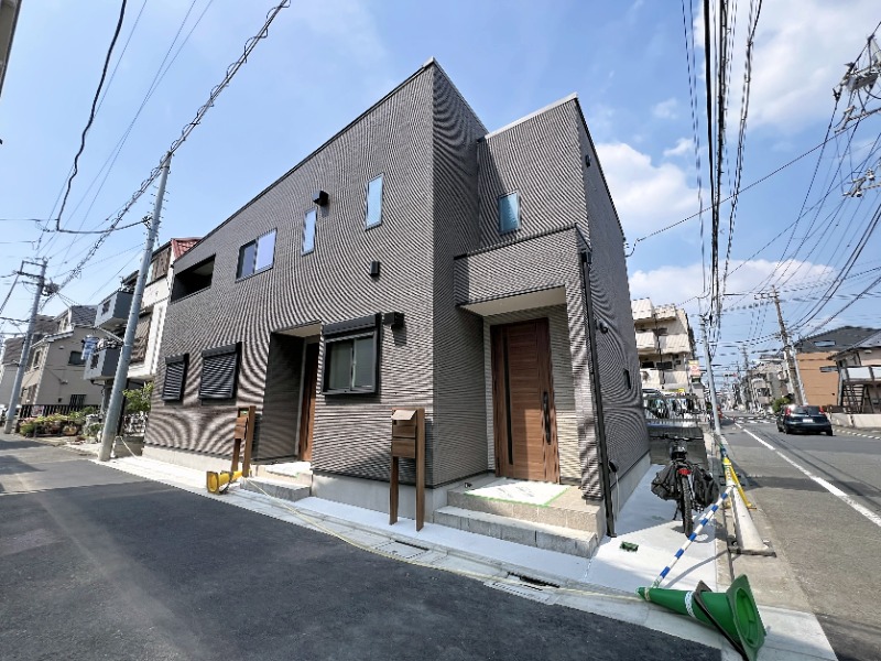Brand New 1-Bedroom Condo in Shinkamata 0
