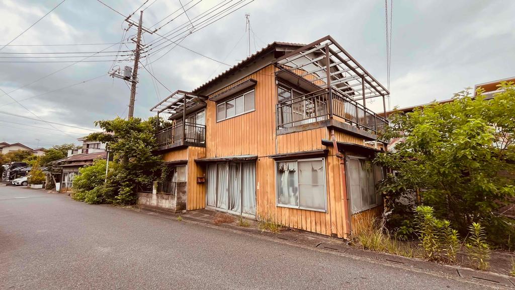 Classic 4-Bedroom House in Kiroko 0