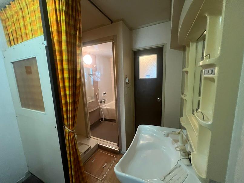Vintage 2-Bedroom Condo in Uzumoridai 0