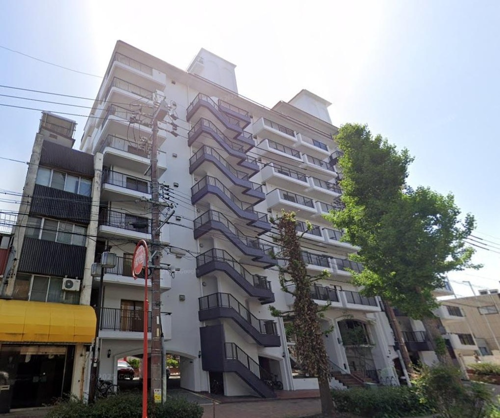 Classic 2-Bedroom Condo in Masaki 0