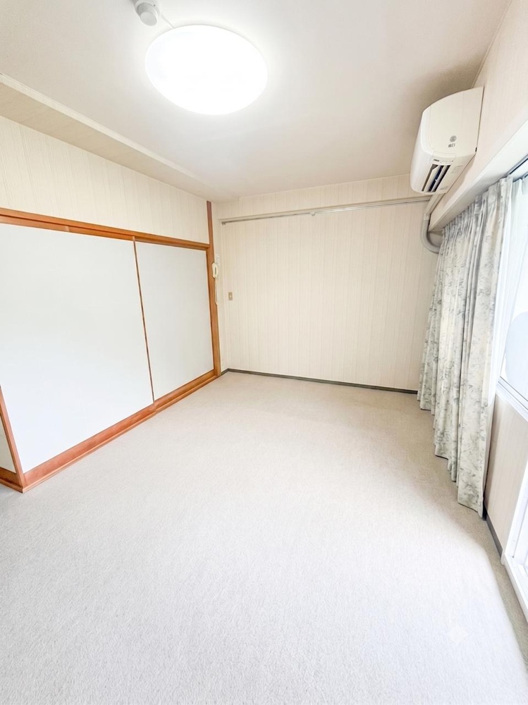 Vintage 1-Bedroom Condo in Ainoharacho 0