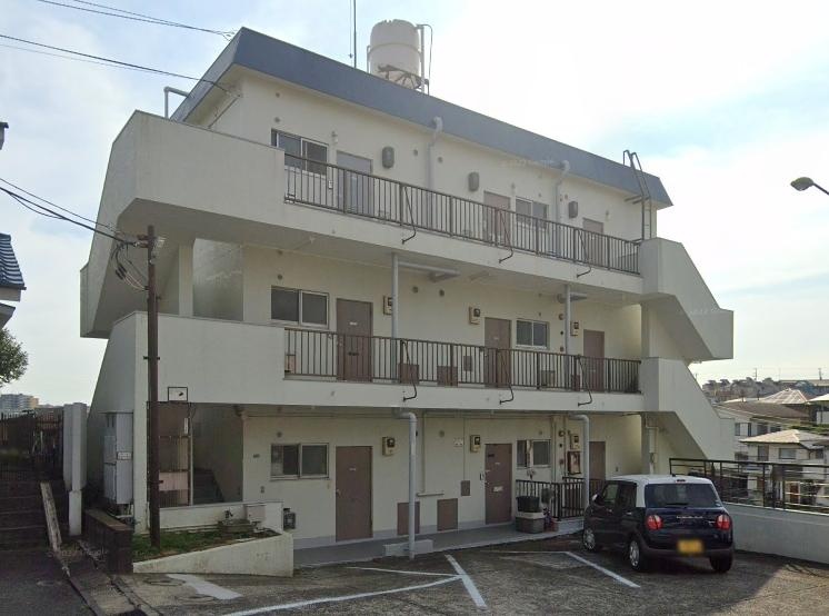 Well-Kept 1-Bedroom Condo in Hosen 0