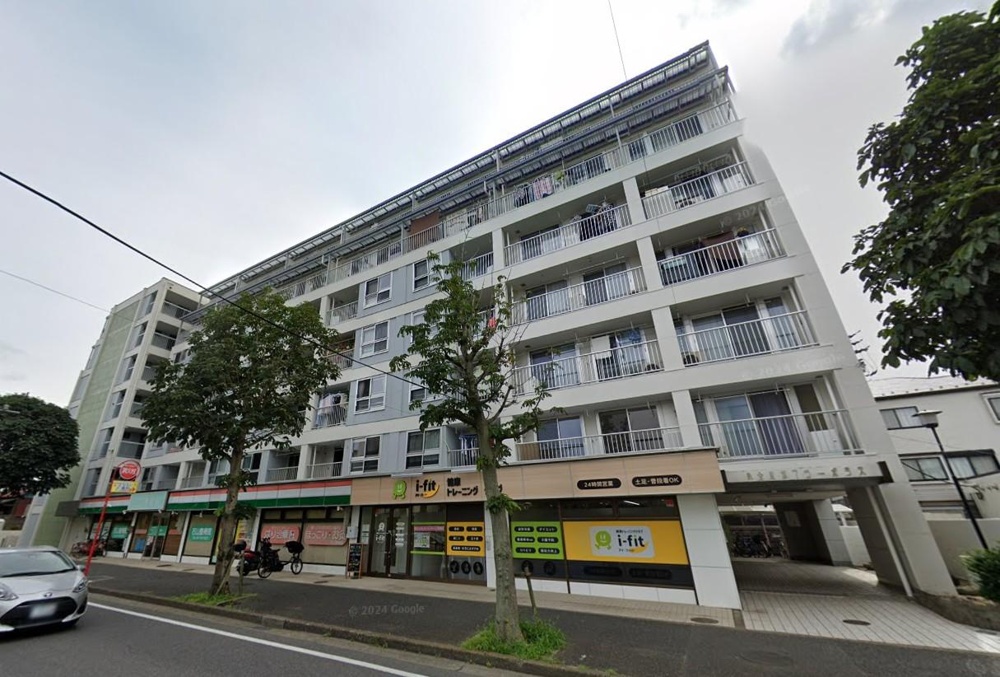 Vintage 3-Bedroom Condo in Koganehara 0