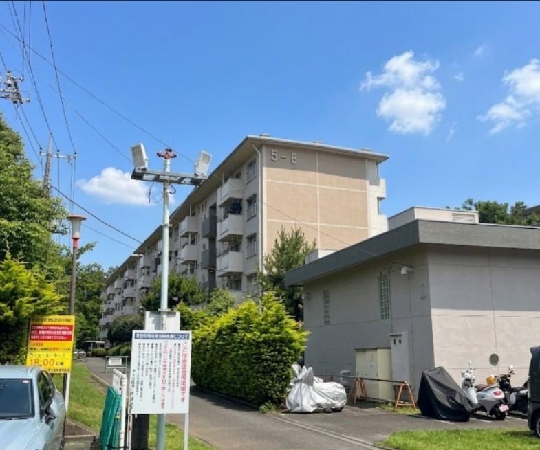 Well-Kept 3-Bedroom Condo in Sayamadai 0