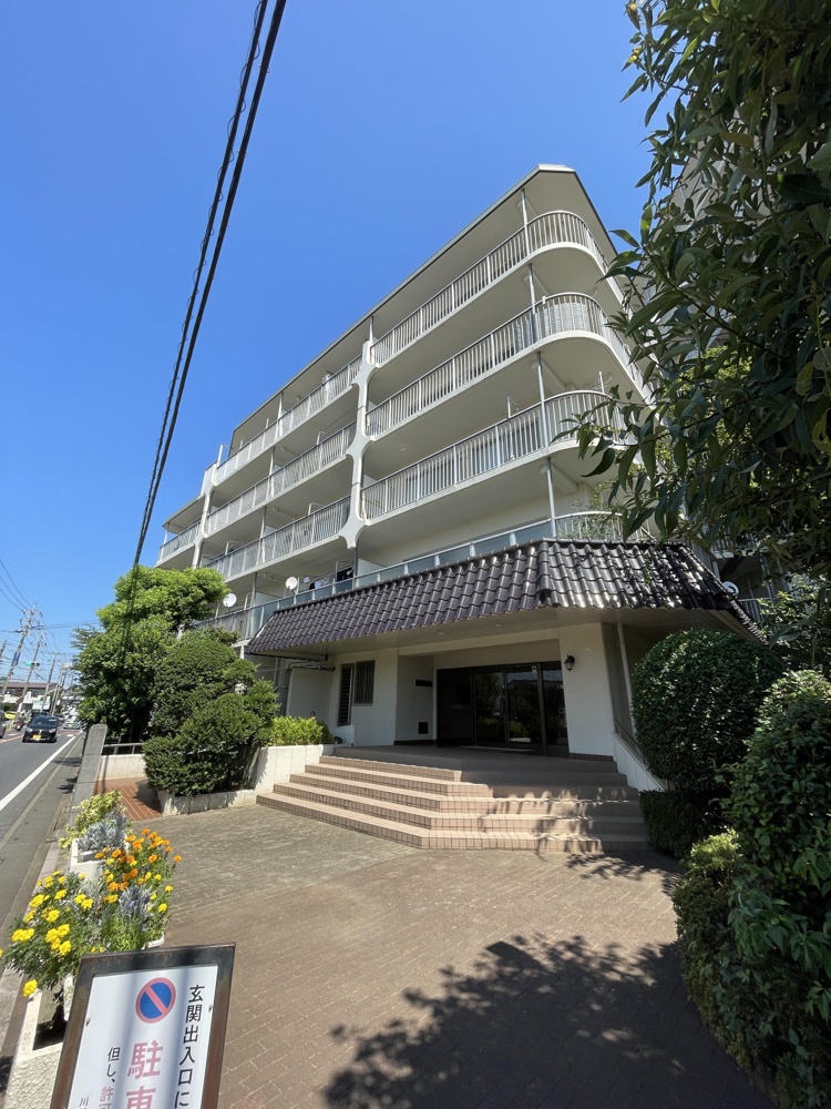 Vintage 3-Bedroom Condo in Kashinodai 0