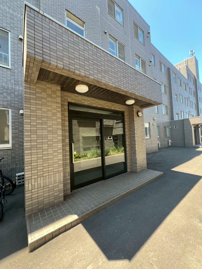 3-Bedroom Condo with a Garden in Kikusuimotomachi 1-jo 0