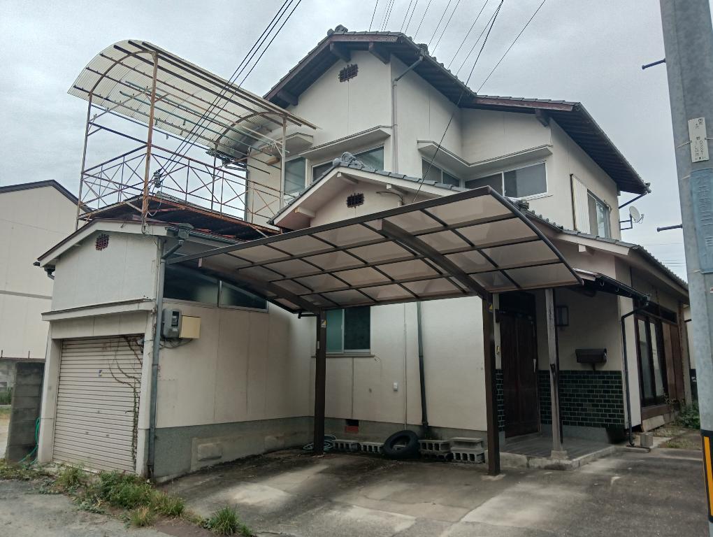 Vintage 4-Bedroom House in Kitahirano daicho 0