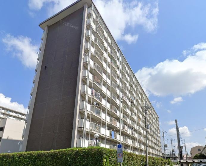 Vintage 3-Bedroom Condo in Negishi 0