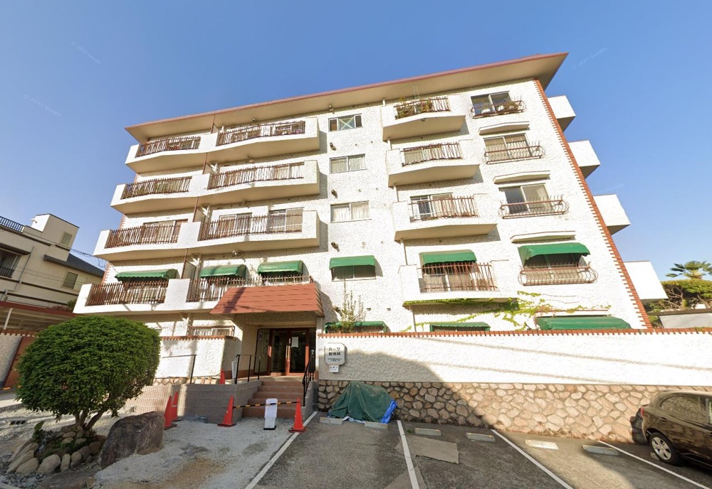 Well-Kept 2-Bedroom Condo in Sumiyoshiyamate 0