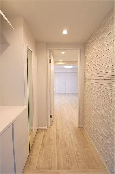 Classic 2-Bedroom Condo in Nakaaoki 0