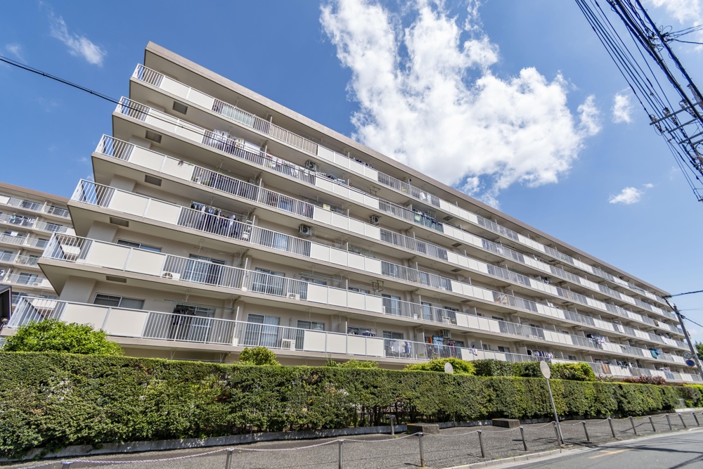 Well-Kept 3-Bedroom Condo in Nakaaoki 0