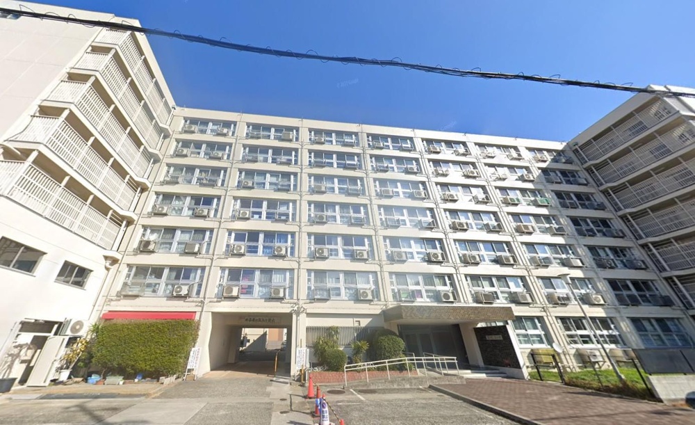 Vintage 2-Bedroom Condo in Bandaihigashi 0