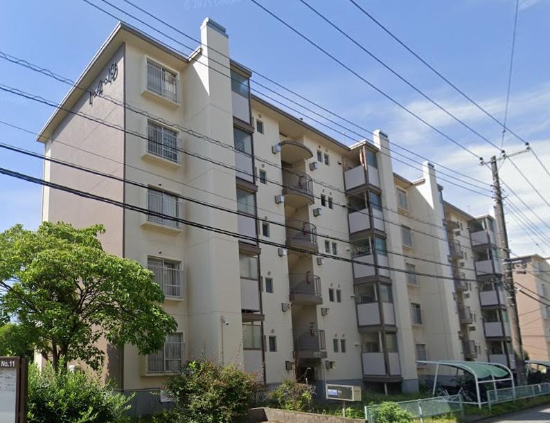Charming 3-Bedroom Condo in Midoridai 0