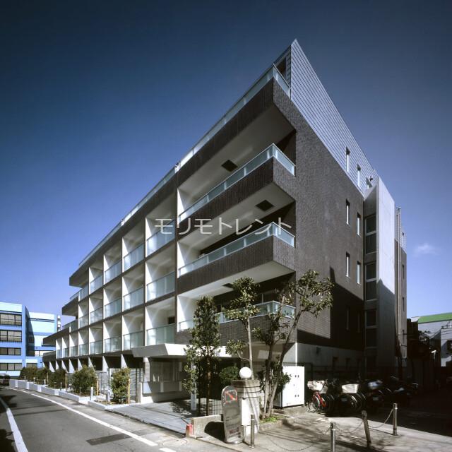 2-Bedroom Condo Near Station in Hommachi 0