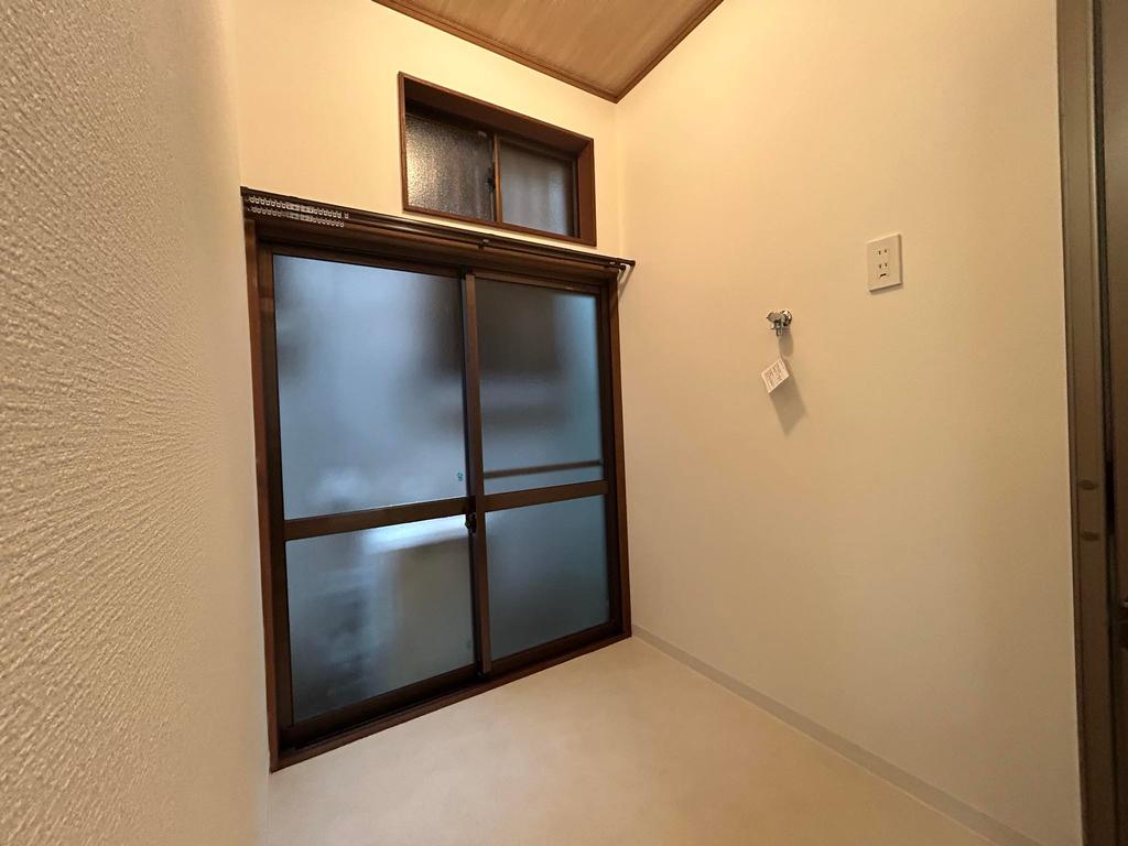 Charming 3-Bedroom House Near Station in Karita 0