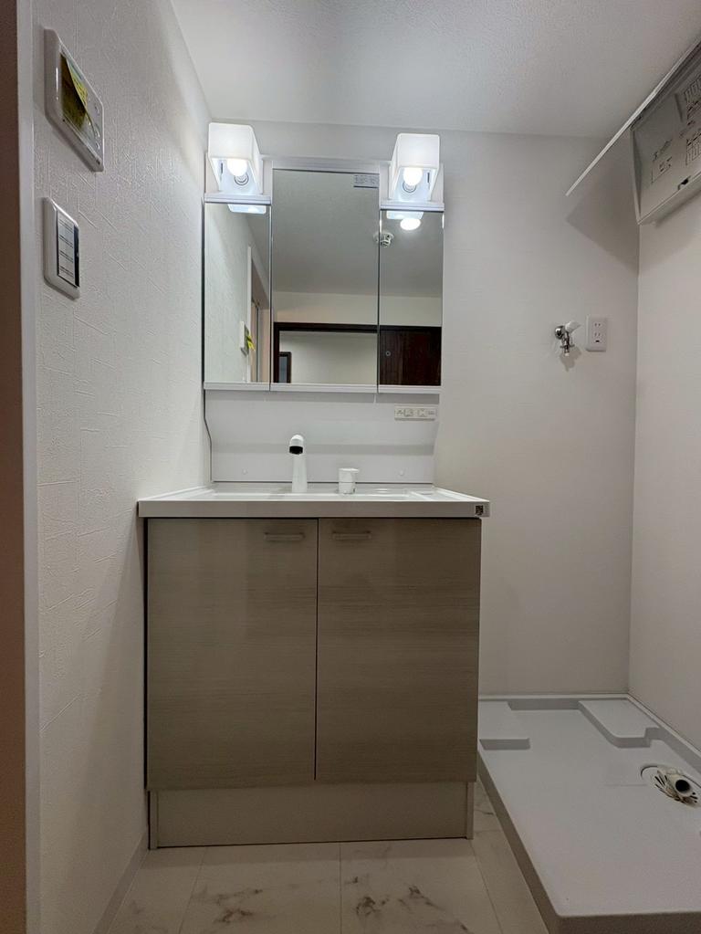 Well-Kept 3-Bedroom Condo in Tomoi 0