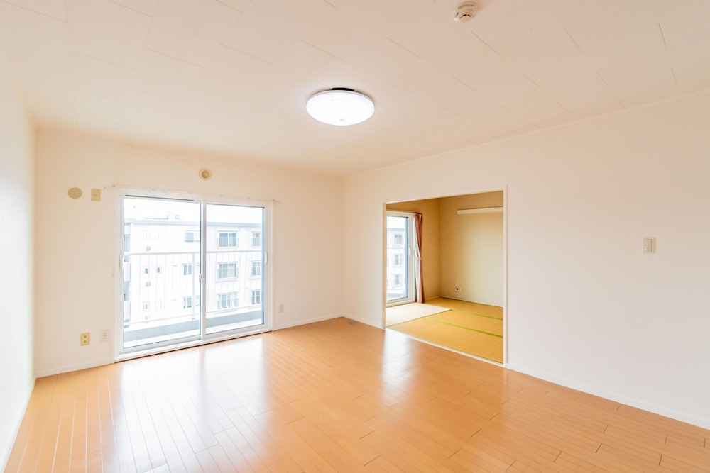Vintage 3-Bedroom Condo in Chuo 0