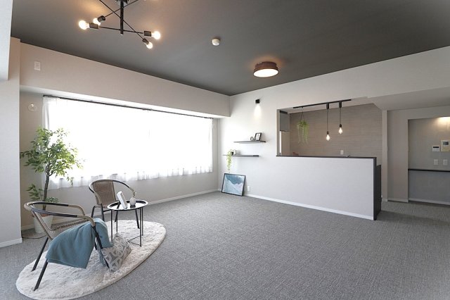 Spacious 3-Bedroom Condo Near Station in Doshodai 0