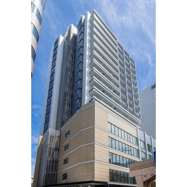 Modern 2-Bedroom Condo in Aobadai 0