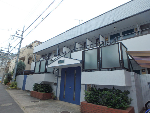 Classic 1-Bedroom Condo Near Station in Takaban 0