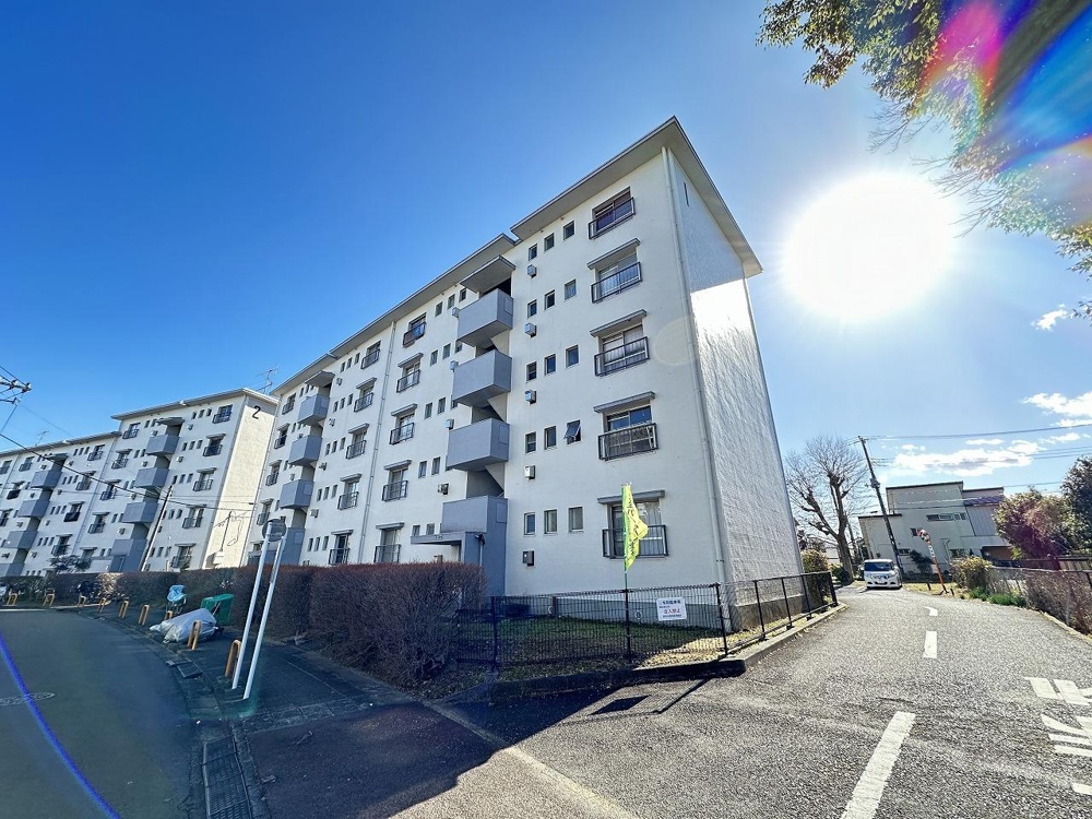Classic 2-Bedroom Condo in Shimoasao 0