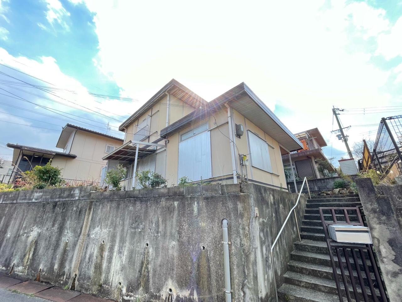 Vintage 4-Bedroom House with a Garden in Momonokidai 0