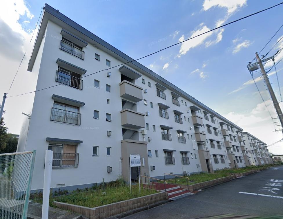 Well-Kept 3-Bedroom Condo in Serigaya 0