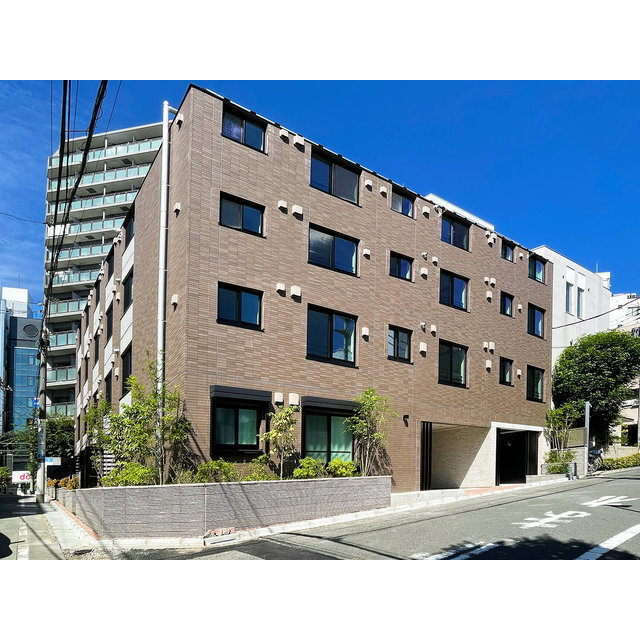 Modern 1-Bedroom Condo Near Station in Komagome 0
