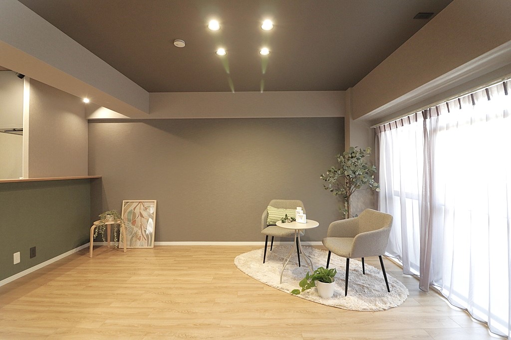 Charming 3-Bedroom Condo in Edobori 0