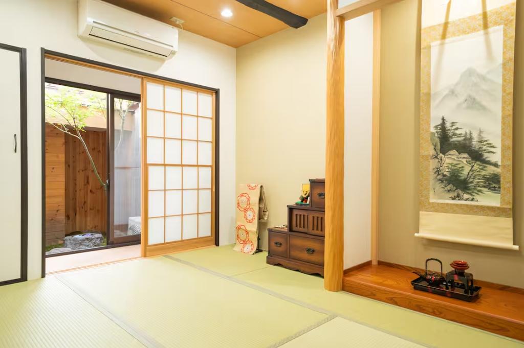 4-Bedroom Property in Higashikujo kamigoryocho 0