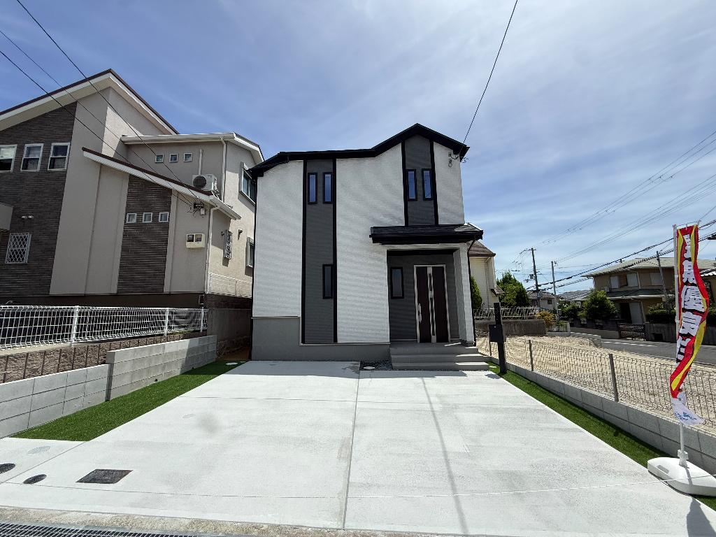 Brand New 4-Bedroom House in Higashiochiai 0