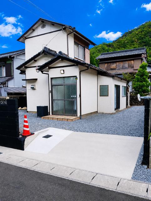Vintage 4-Bedroom House with a Garden in Ishigai 0