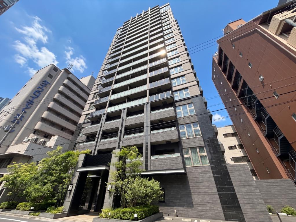 Modern 1-Bedroom Condo Near Station in Shimmachi 0