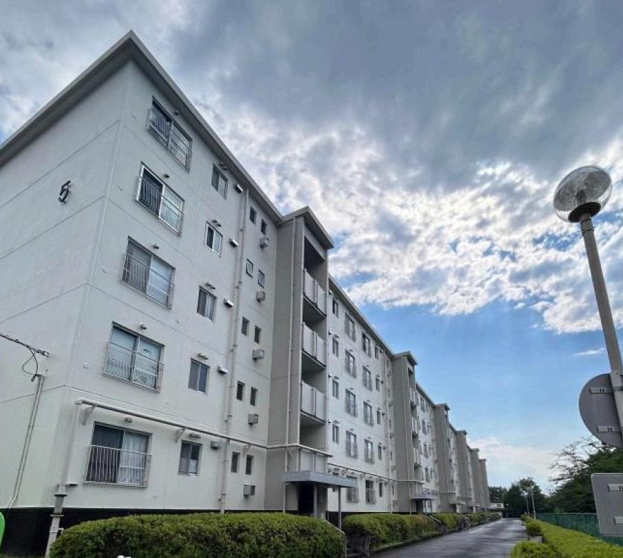 Well-Kept 3-Bedroom Condo in Kasugacho 0